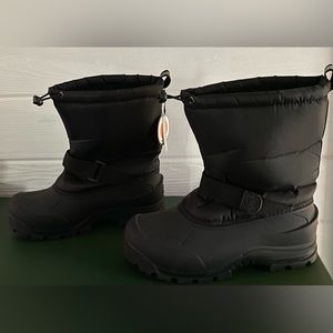 Northside snow boots. Size 7 M/9W. Color black. New condition. Smoke/ pet free.